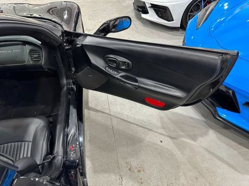 Used 2002 Chevrolet Corvette Z06 w/ Memory Pkg RWD image 16