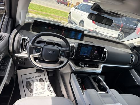 Used 2025 Ford Expedition Max Platinum w/ Driver's Package AWD/4WD image 15