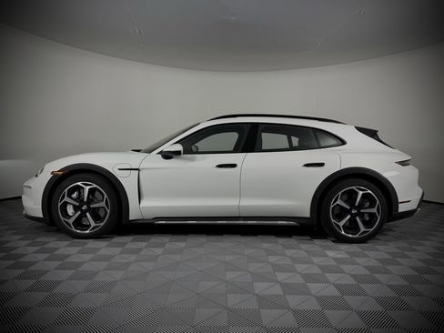 New 2025 Porsche Taycan 4S image 2