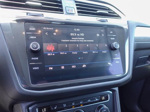 Used 2019 Volkswagen Tiguan SE AWD/4WD image 15