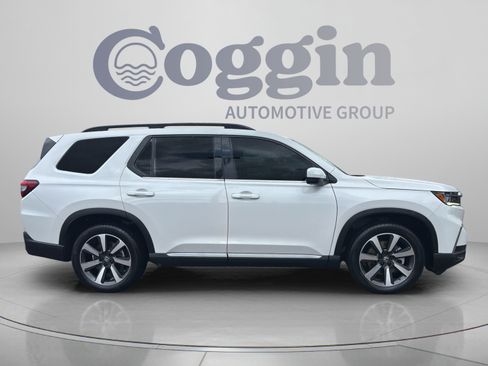 Used 2025 Honda Pilot Touring image 6