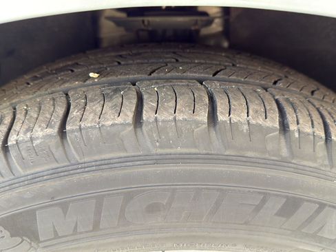 Used 2024 Ford Edge SEL w/ Convenience Package image 6