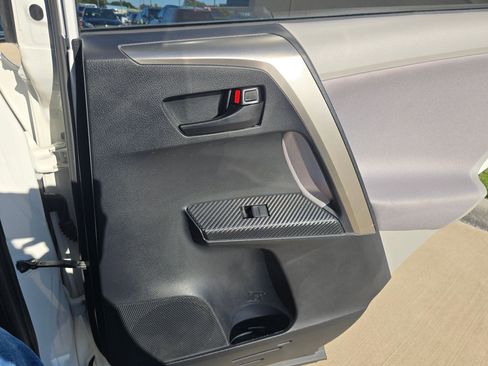 Used 2013 Toyota RAV4 XLE image 25