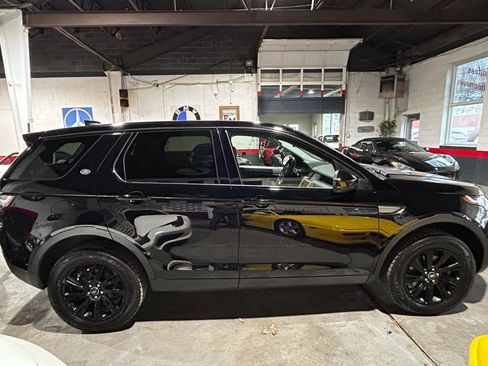 Used 2018 Land Rover Discovery Sport SE image 6