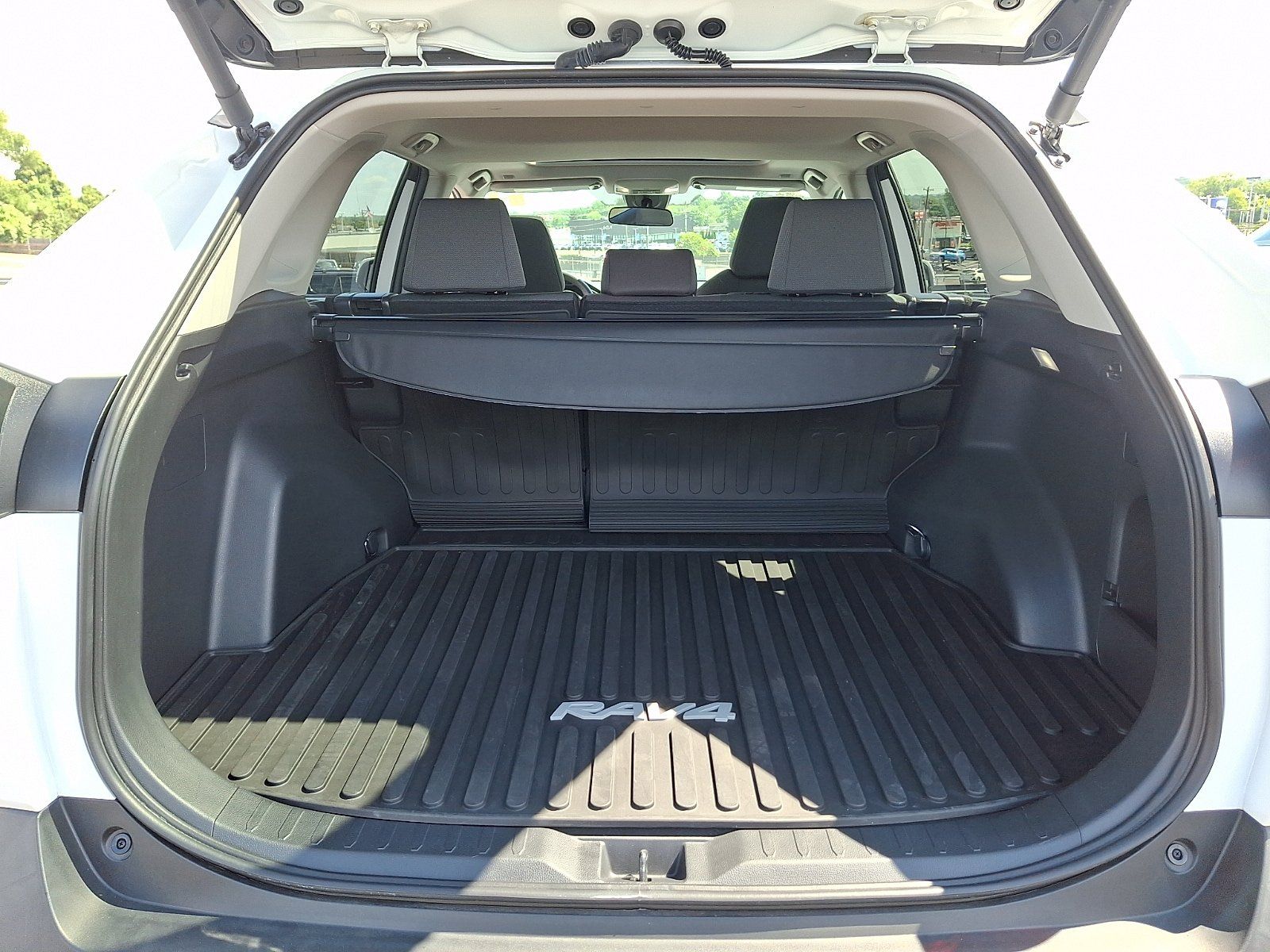 Used 2024 Toyota RAV4 XLE w/ Convenience Package AWD/4WD image 29