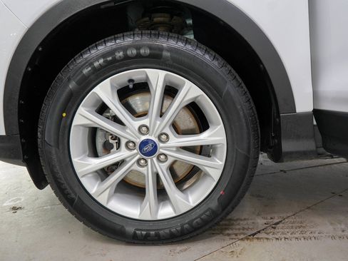 Used 2018 Ford Escape SE w/ Ford Safe & Smart Package AWD/4WD image 29