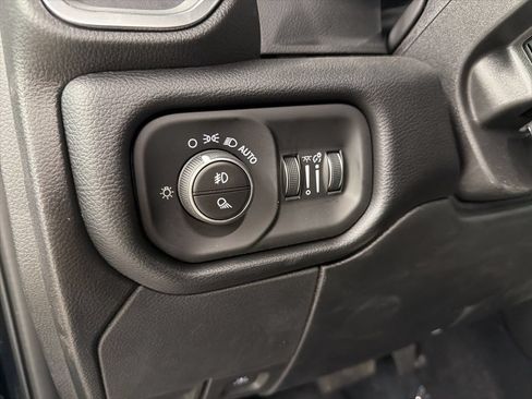 New 2026 RAM 2500 Laramie AWD/4WD image 16