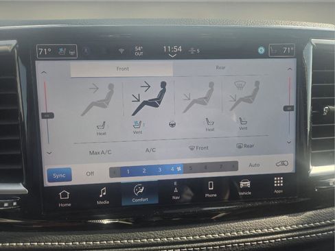 Used 2024 Chrysler Pacifica Limited w/ Uconnect Theater Family Group image 15