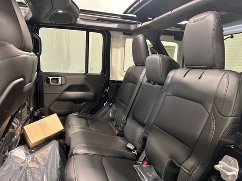 New 2025 Jeep Wrangler Sahara w/ Technology Group image 29