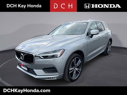 Used 2018 Volvo XC60 T5 Momentum w/ Advanced Package