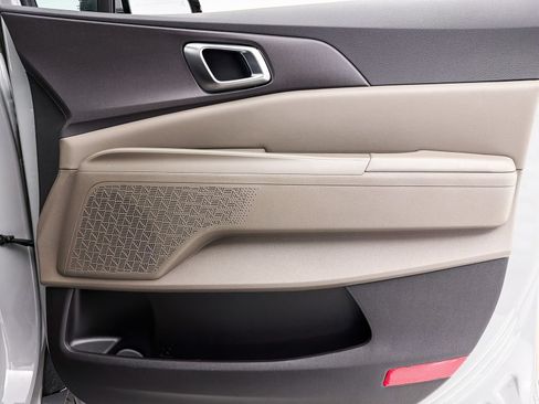 Certified 2025 Kia Carnival EX FWD image 28