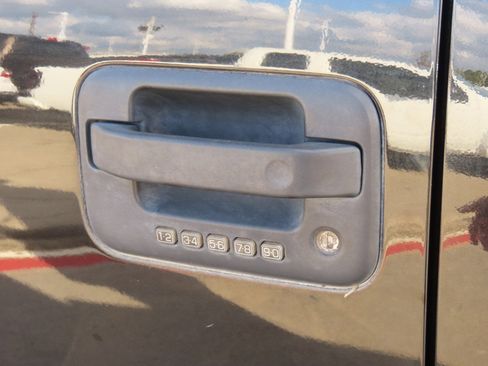 Used 2013 Ford F150 Raptor w/ Luxury Equipment Group image 19