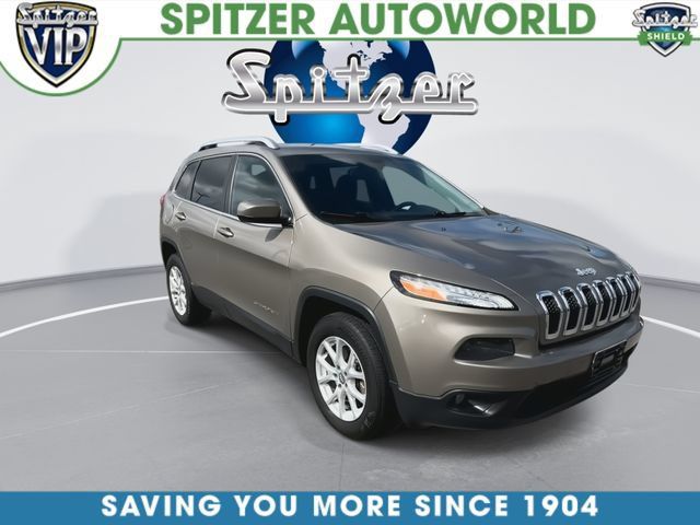 Used 2016 Jeep Cherokee Latitude w/ Cold Weather Group AWD/4WD image 2
