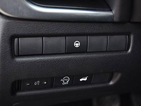 Used 2024 Nissan Rogue SV image 10