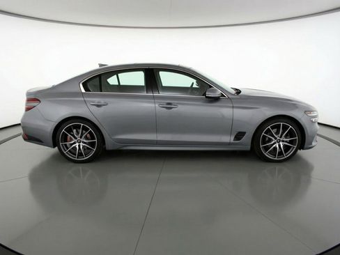 Used 2025 Genesis G70 2.5T image 11