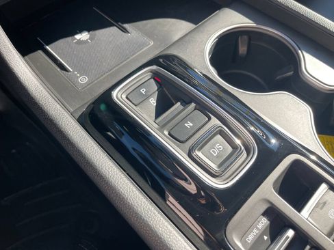 Used 2024 Honda Pilot Touring image 16
