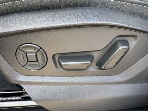 Used 2025 Audi Q8 Premium Plus image 22