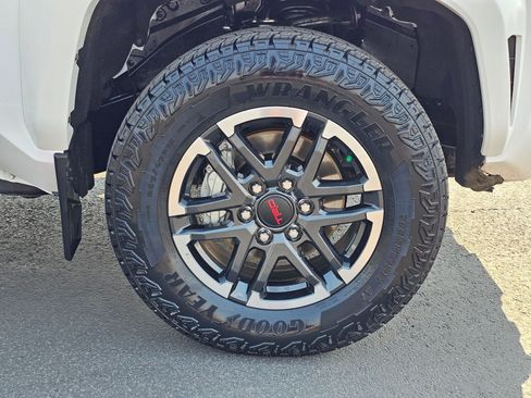 Used 2024 Toyota Tacoma TRD Sport AWD/4WD image 9