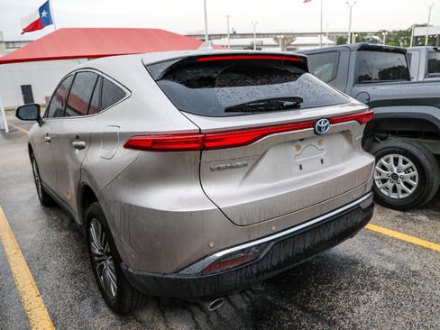 Used 2024 Toyota Venza Limited image 10