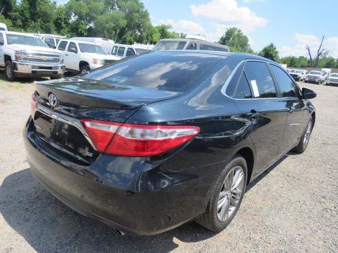 Used 2015 Toyota Camry SE FWD image 4