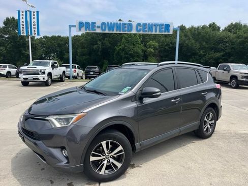 Used 2018 Toyota RAV4 XLE FWD image 2