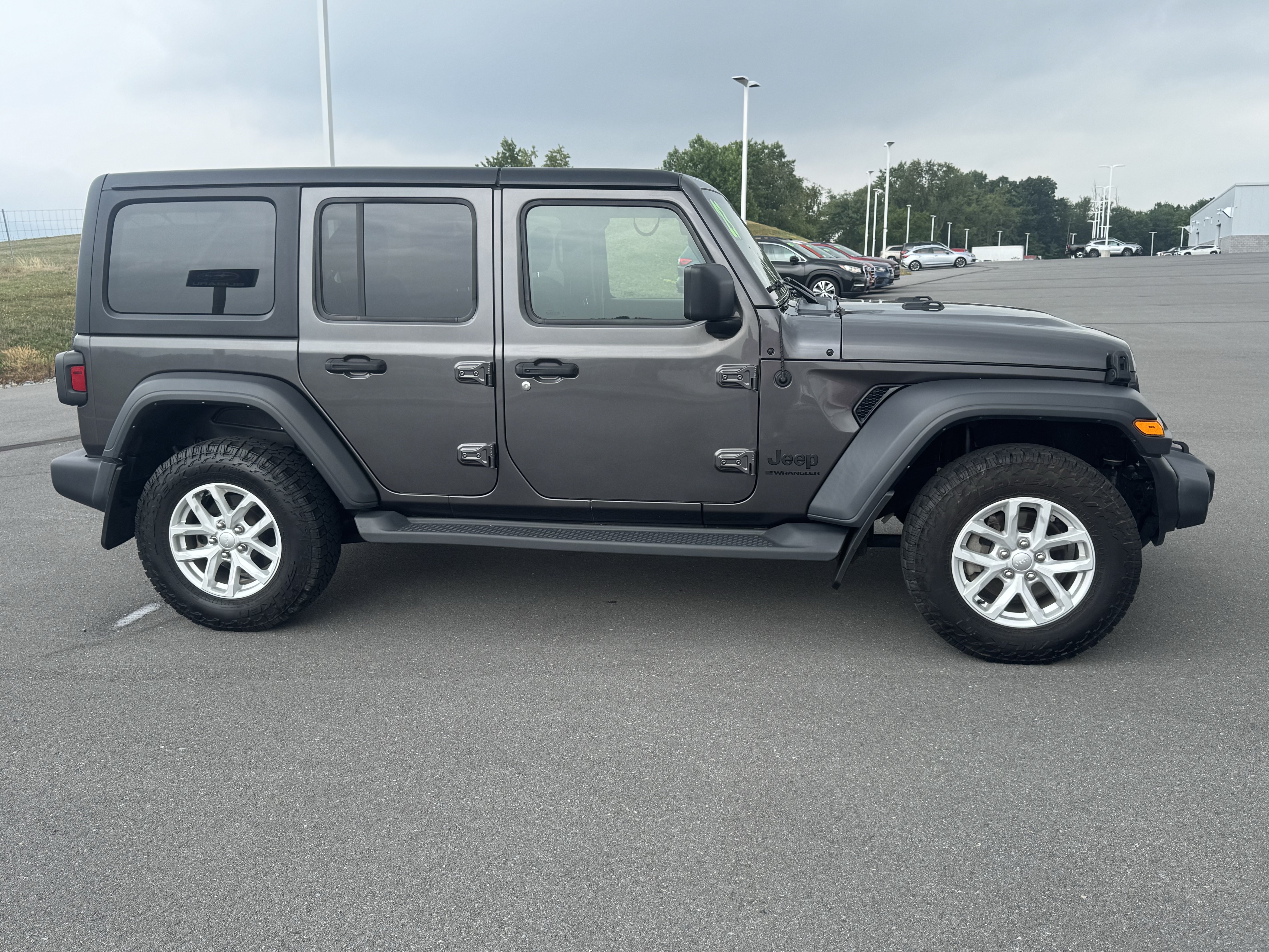 Used 2023 Jeep Wrangler Unlimited Sport AWD/4WD image 2