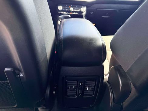 Used 2025 Dodge Durango GT AWD/4WD image 12