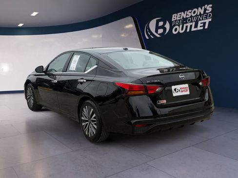 Used 2024 Nissan Altima 2.5 SV FWD image 3