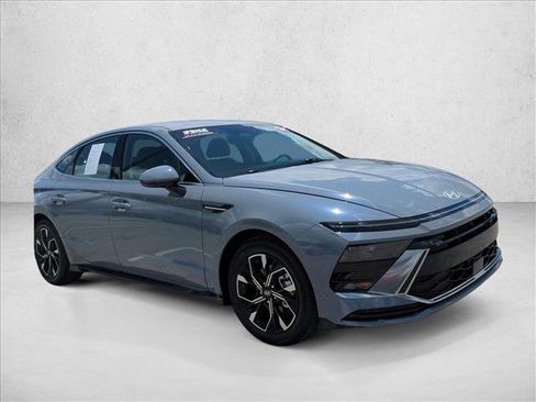 Used 2024 Hyundai Sonata SEL FWD image 3