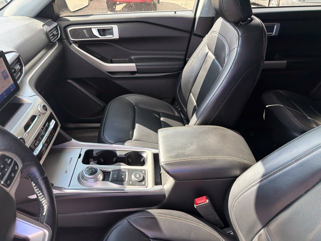Used 2021 Ford Explorer XLT w/ Equipment Group 202A AWD/4WD image 19