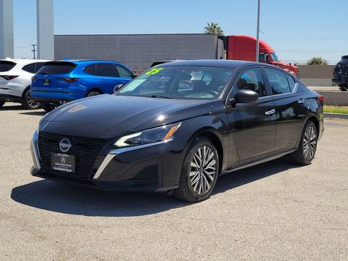 Used 2025 Nissan Altima 2.5 SV FWD image 10