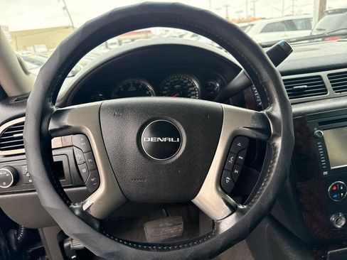 Used 2013 GMC Yukon XL Denali image 20