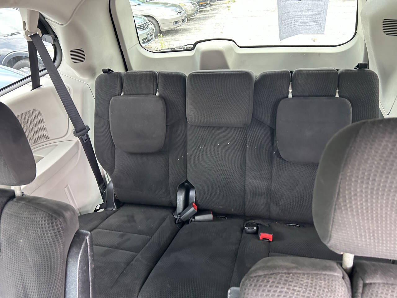 Used 2015 Dodge Grand Caravan SXT w/ Rear Park Assist Package FWD image 9