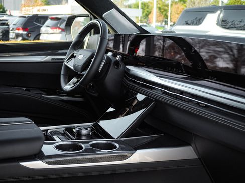 Used 2025 Cadillac Escalade V image 39