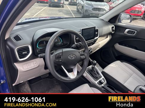 Used 2025 Hyundai Venue SEL image 16