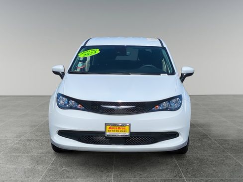 Used 2023 Chrysler Voyager LX image 8