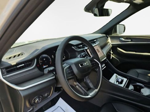 New 2025 Jeep Grand Cherokee Limited w/ Black Appearance Package AWD/4WD image 33