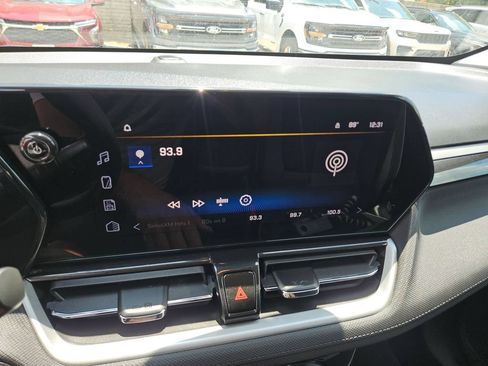 Used 2025 Chevrolet TrailBlazer LT AWD/4WD image 21