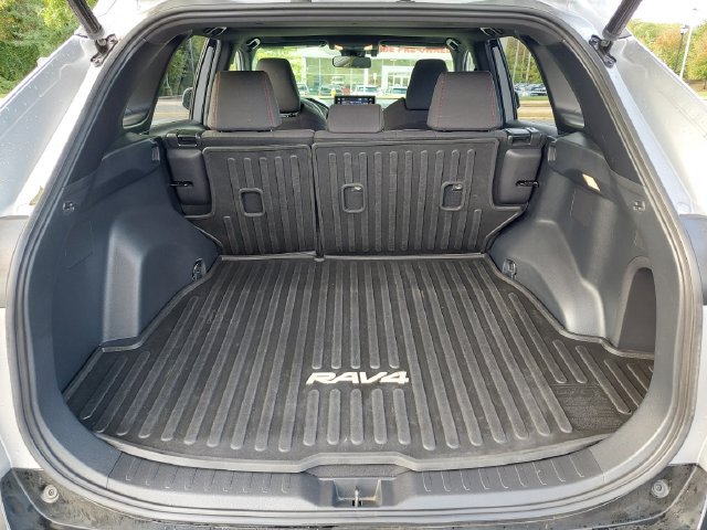 Used 2021 Toyota RAV4 SE w/ Weather & Moonroof Package AWD/4WD image 32