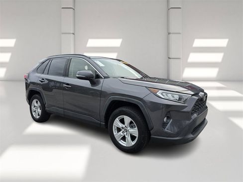 Used 2019 Toyota RAV4 XLE image 2