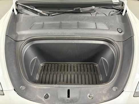 Used 2024 Tesla Model Y Long Range AWD/4WD image 40