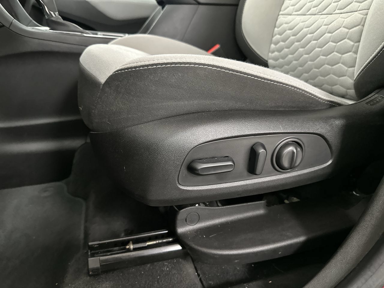 Used 2019 Chevrolet Equinox LT w/ LT True North Edition AWD/4WD image 12
