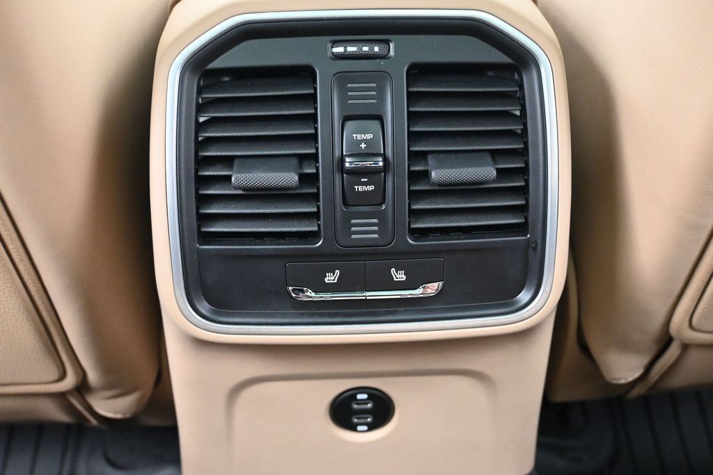Used 2026 Porsche Macan AWD/4WD image 8