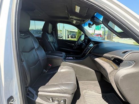 Used 2017 Cadillac Escalade ESV Platinum AWD/4WD image 8