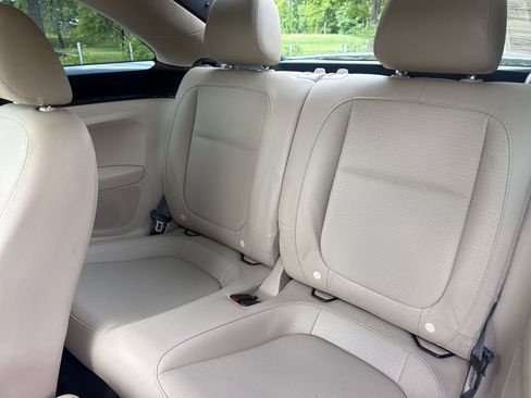 Used 2018 Volkswagen Beetle 2.0T SE FWD image 31