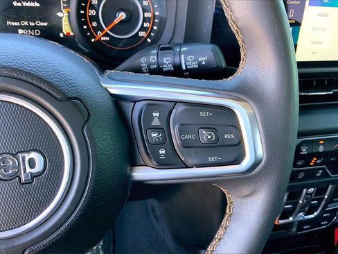 Used 2024 Jeep Wrangler Sahara image 12