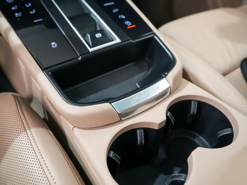 Certified 2023 Porsche Macan AWD/4WD image 33