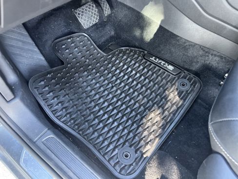 Certified 2022 Volkswagen Taos SE w/ IQ.Drive SE Package image 15