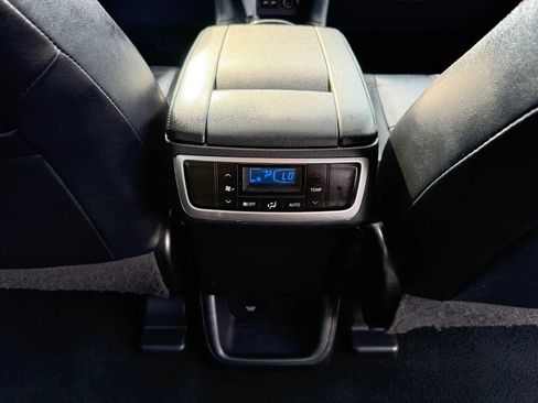 Used 2019 Toyota Highlander SE AWD/4WD image 23
