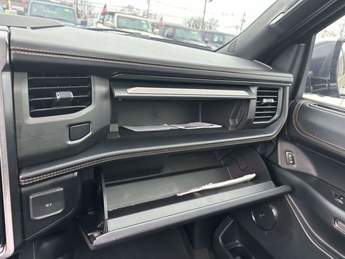 Used 2024 Ford Expedition Max Platinum image 34